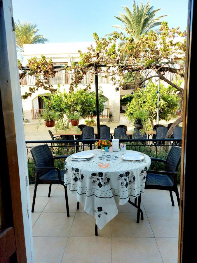 Golden Palms Guest House & Cafe Famagusta  Exterior photo